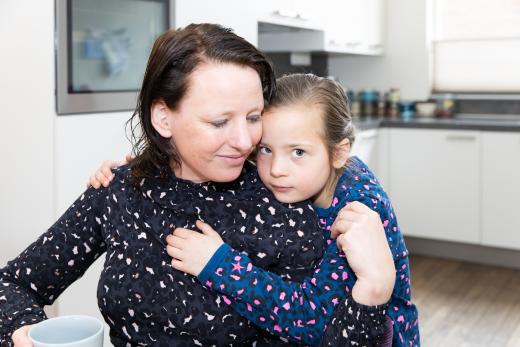 moeder en dochter in gezin na spermadonatie